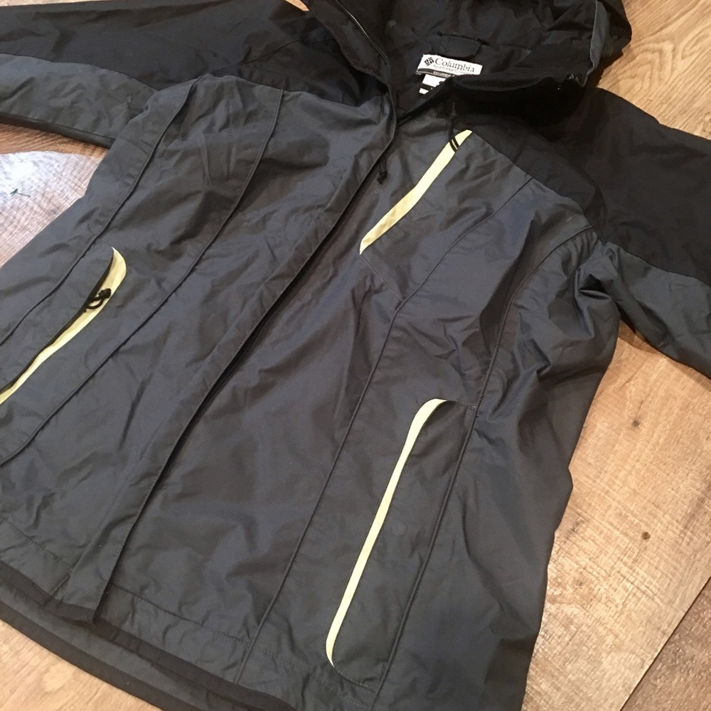 Woman's Columbia winter coat gray, black, medium